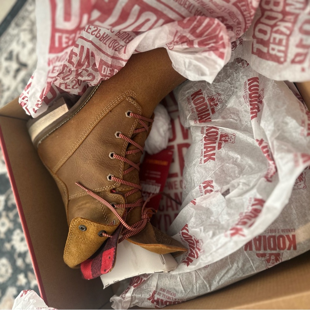 Kodiak Tan Lace-Up Waterproof Boots - Picture 2 of 3